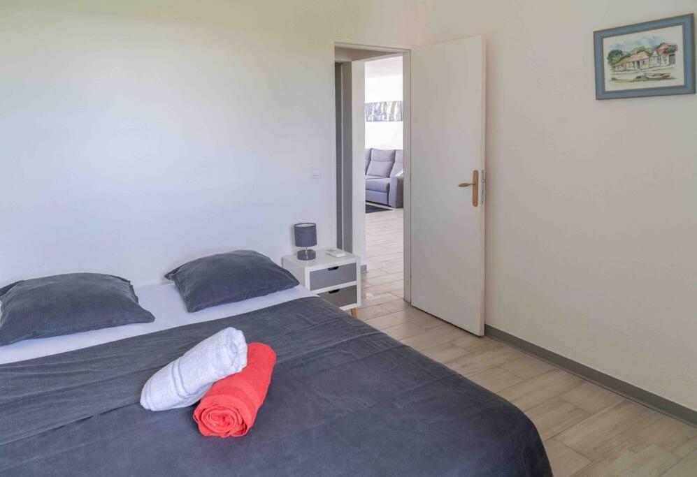 Blue Lagoon Appart En Residence Acces Plage Le Gosier  Exteriör bild